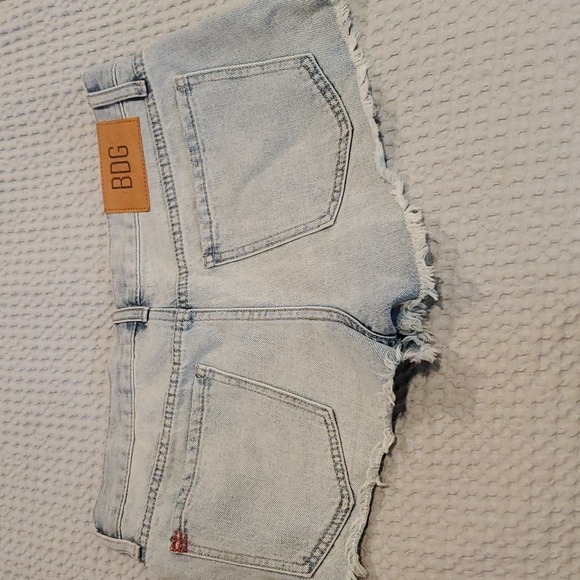 BDG Urban Outfitters Denim Jeans Cutoffs Shorts Size 27 Cheeky Light Wash - Picture 8 of 9